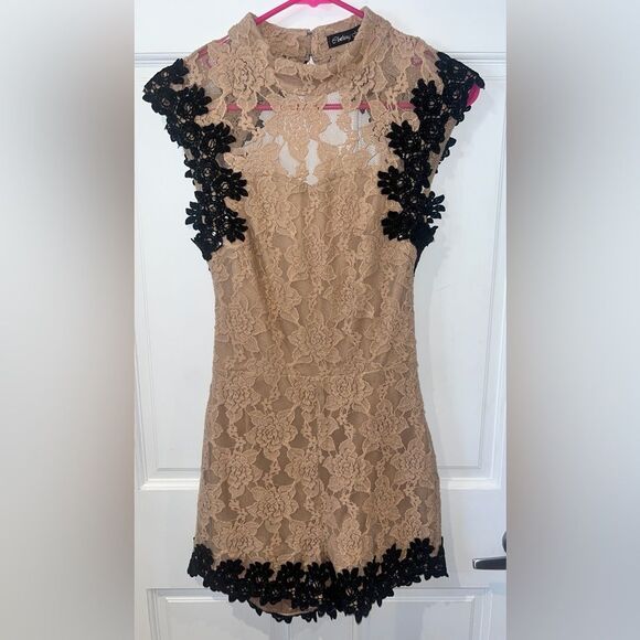 Sequin Trim Lace Romper Nude and Black Size Small - Picture 1 of 9